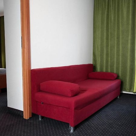 Hotel George Nadarzyn Eksteriør bilde