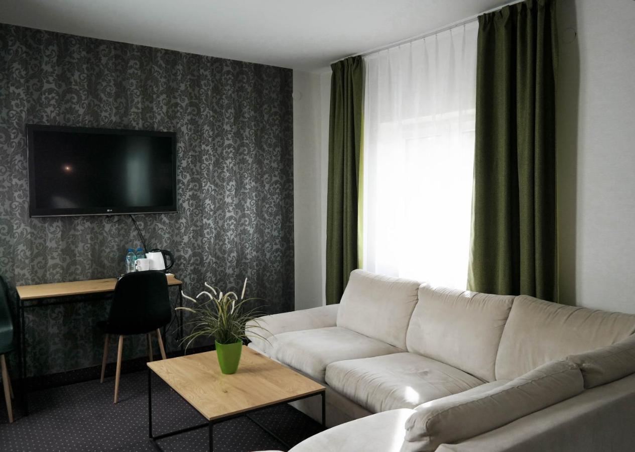 Hotel George Nadarzyn Eksteriør bilde