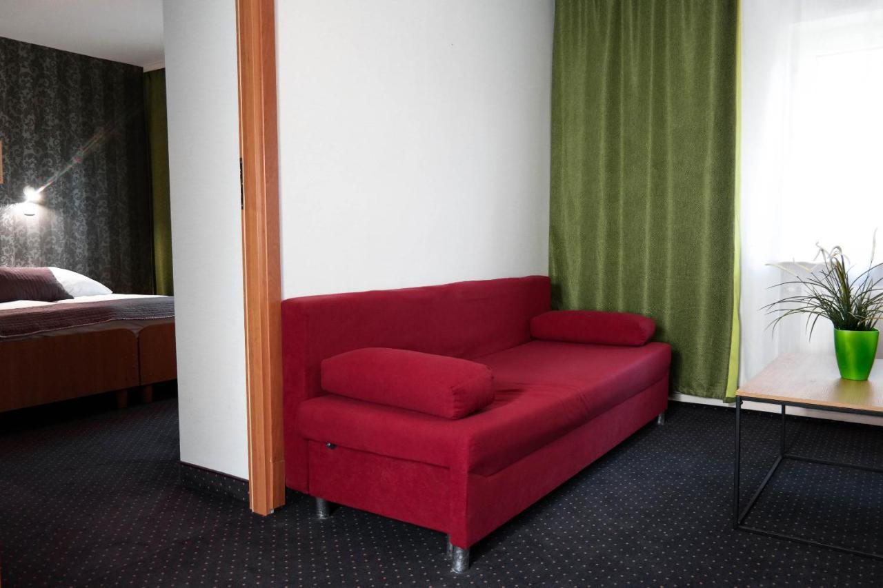 Hotel George Nadarzyn Eksteriør bilde