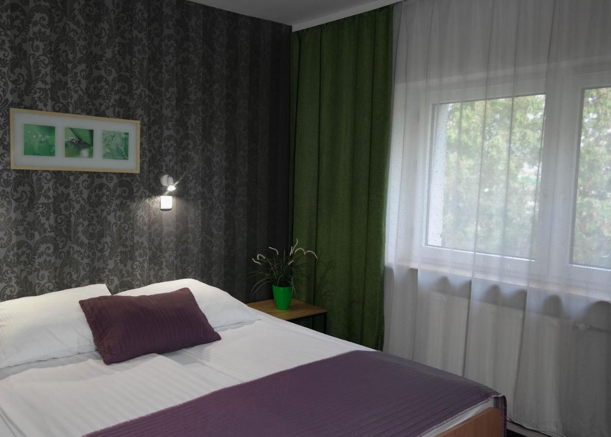 Hotel George Nadarzyn Eksteriør bilde