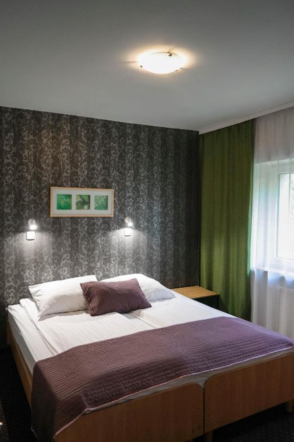 Hotel George Nadarzyn Eksteriør bilde