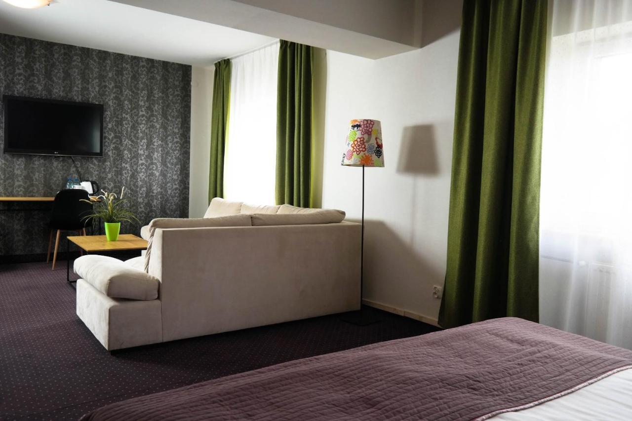 Hotel George Nadarzyn Eksteriør bilde