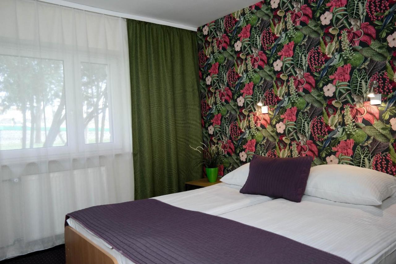 Hotel George Nadarzyn Eksteriør bilde